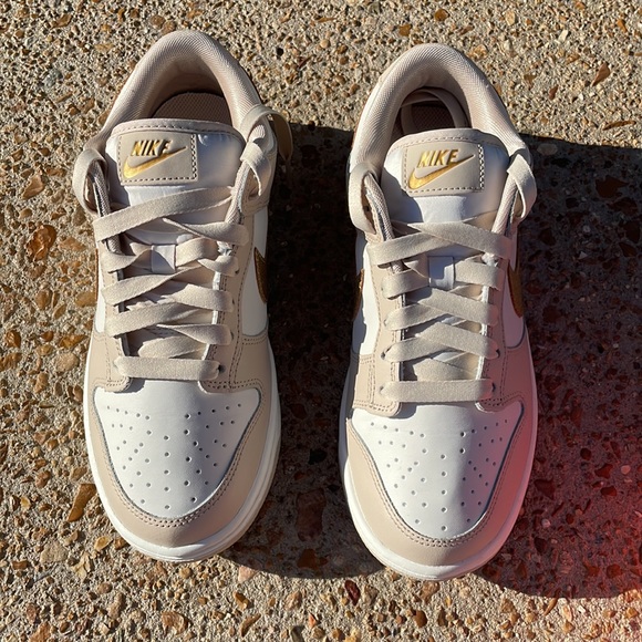 Custom Nike Dunks - Picture 2 of 4